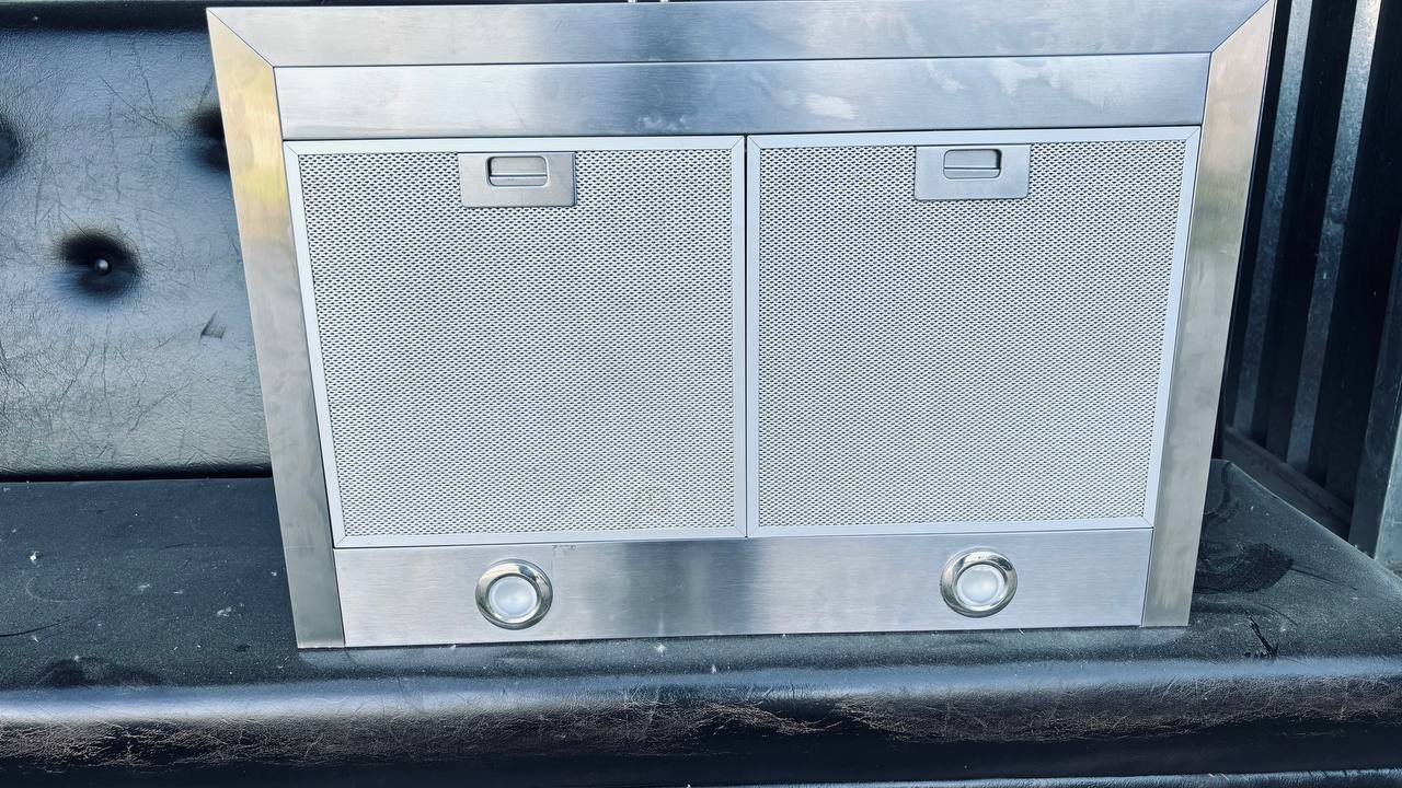 Venmar Jazz Stainless Steel Chimney Range Hood with Digital Controls